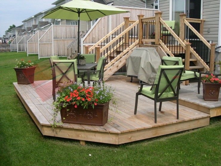 Multilevel backyard oasis Photo