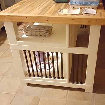 Kitchen island with snap lock balusters