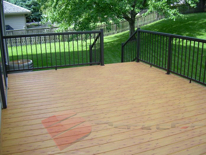 Spacious backyard deck built with aluminum decking and aluminum railing systems. This deck was built to last!