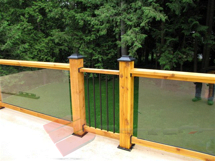 This railing system brings together the best of both worlds when it comes to paneling using aluminum balusters alternating with glass panels. The Titian Post Anchor™ elegantly ties them together!